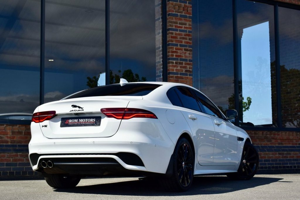 Jaguar XE 2.0I R-dynamic Black Saloon Euro 6 Black #44
