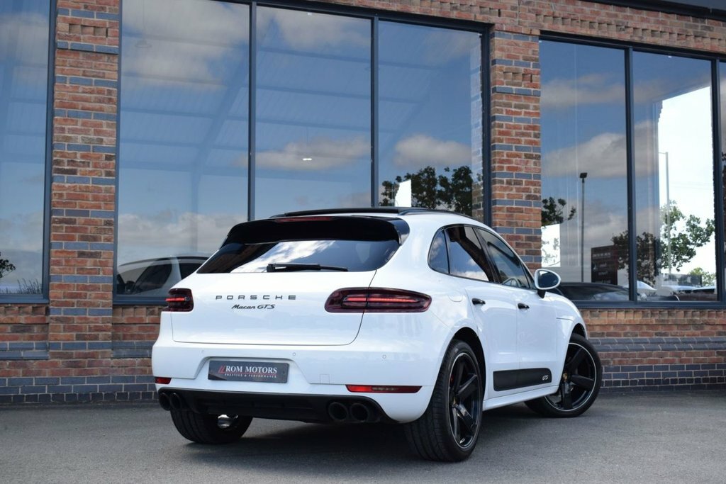 Porsche Macan 3L Gts White #2
