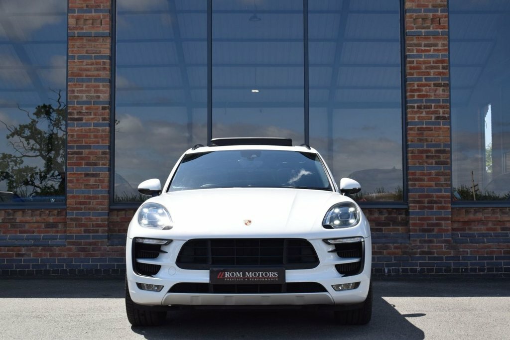 Porsche Macan 3L Gts White #4