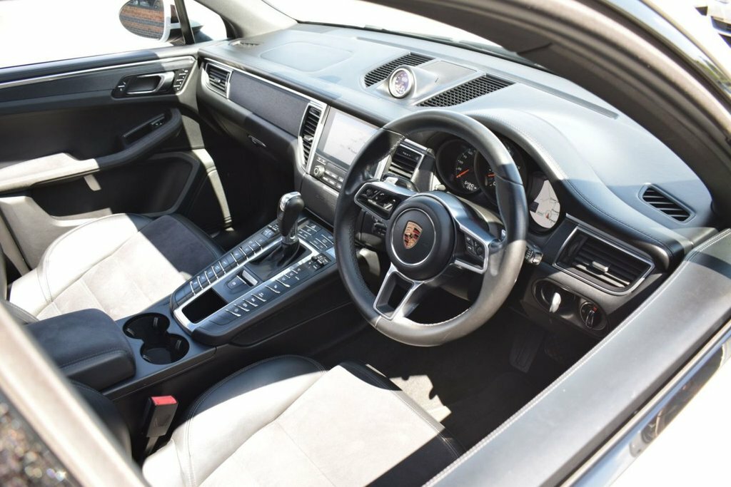 Porsche Macan 3L Gts White #3