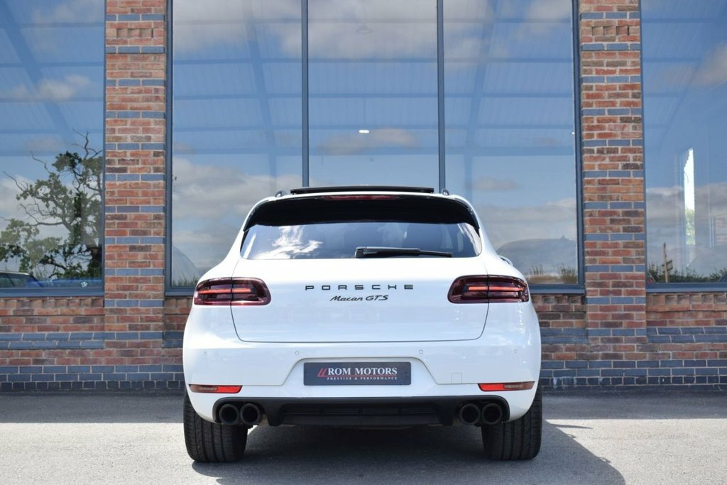 Porsche Macan 3L Gts White #6