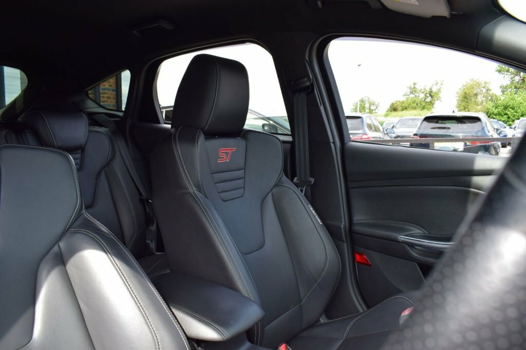 Ford Focus 2L St-3 White #5