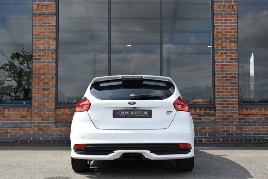 Ford Focus 2L St-3 White #6