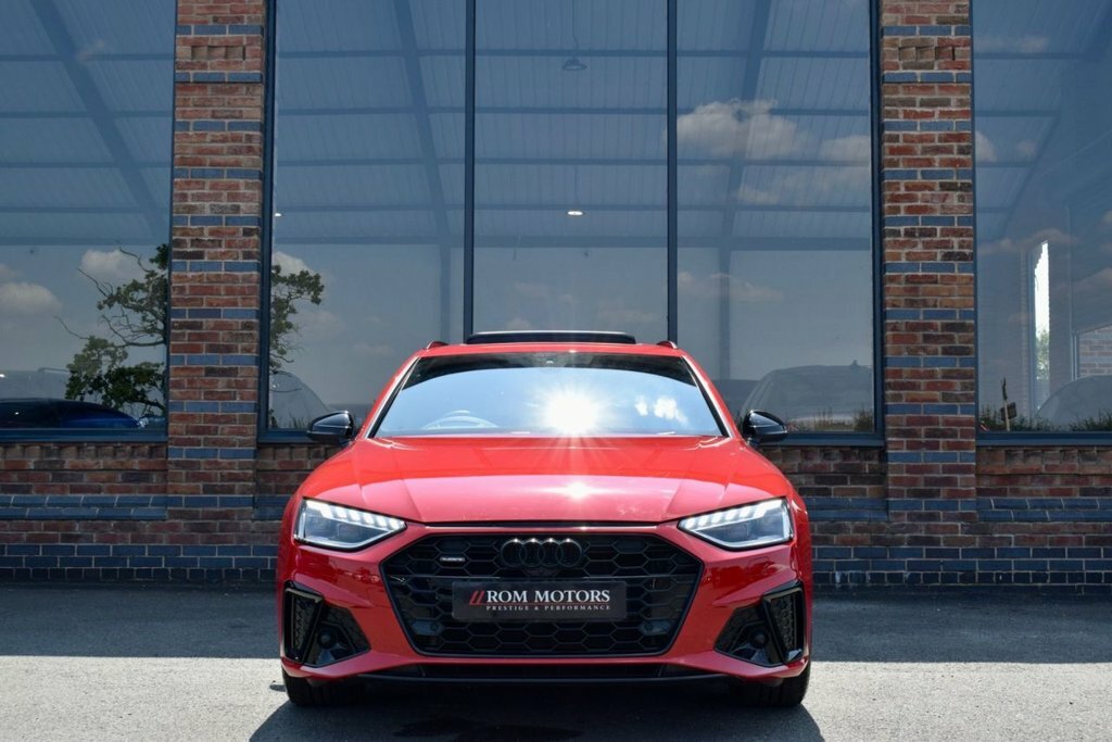 Audi A4 Avant 2L Black Edition Red #4