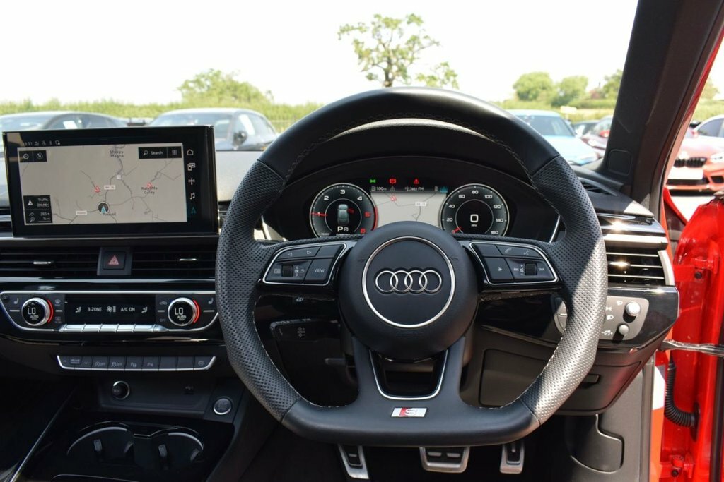 Audi A4 Avant Technik Black #9