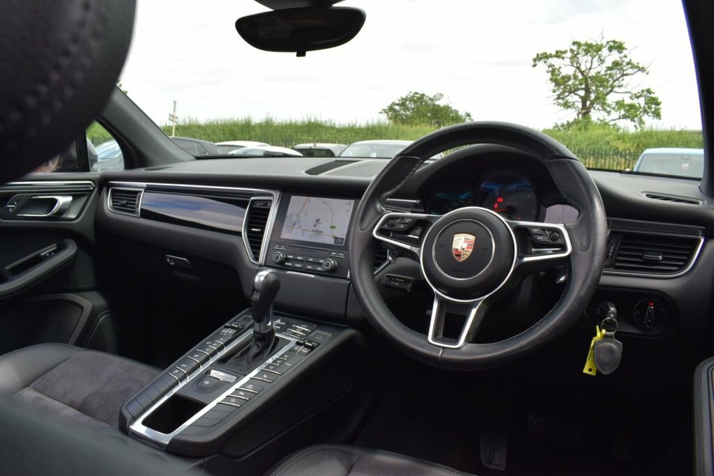 Porsche Macan Black #18