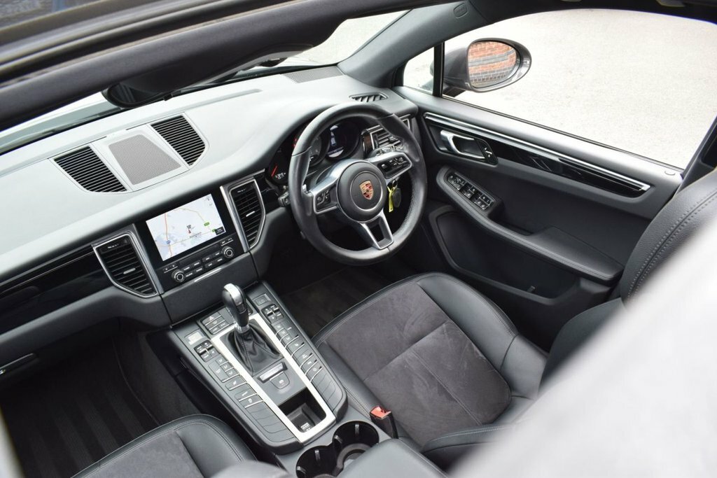 Porsche Macan Black #28