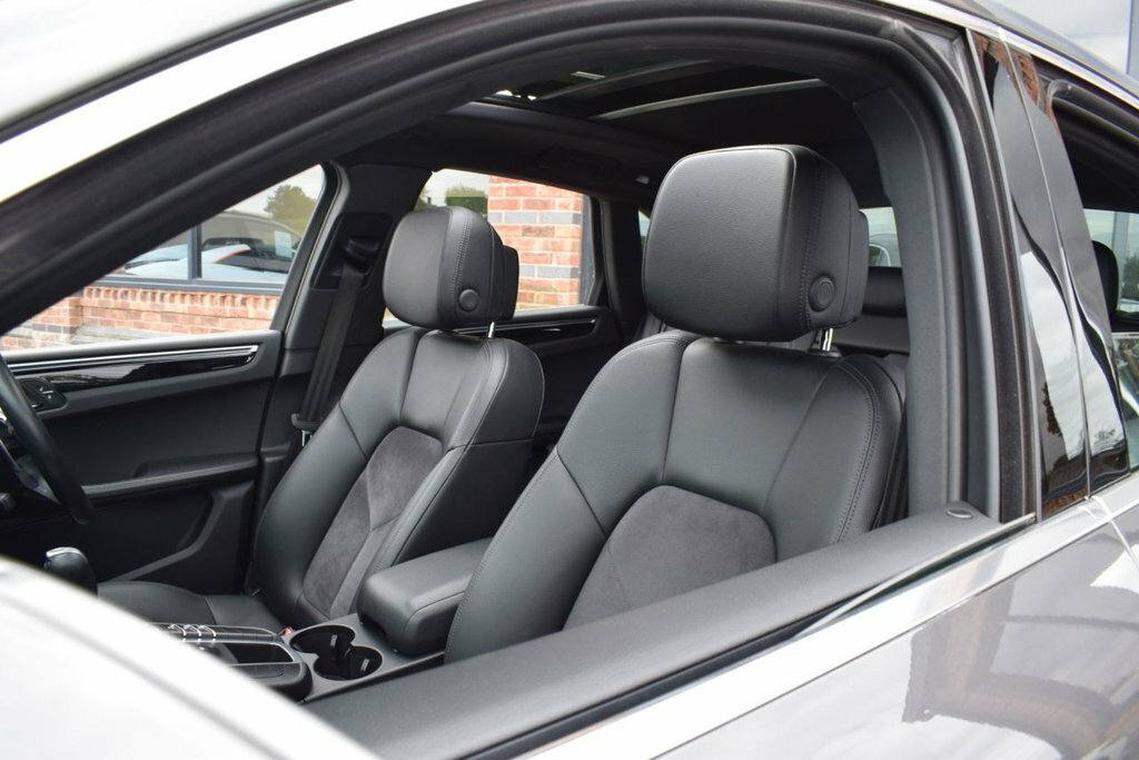 Porsche Macan Black #22