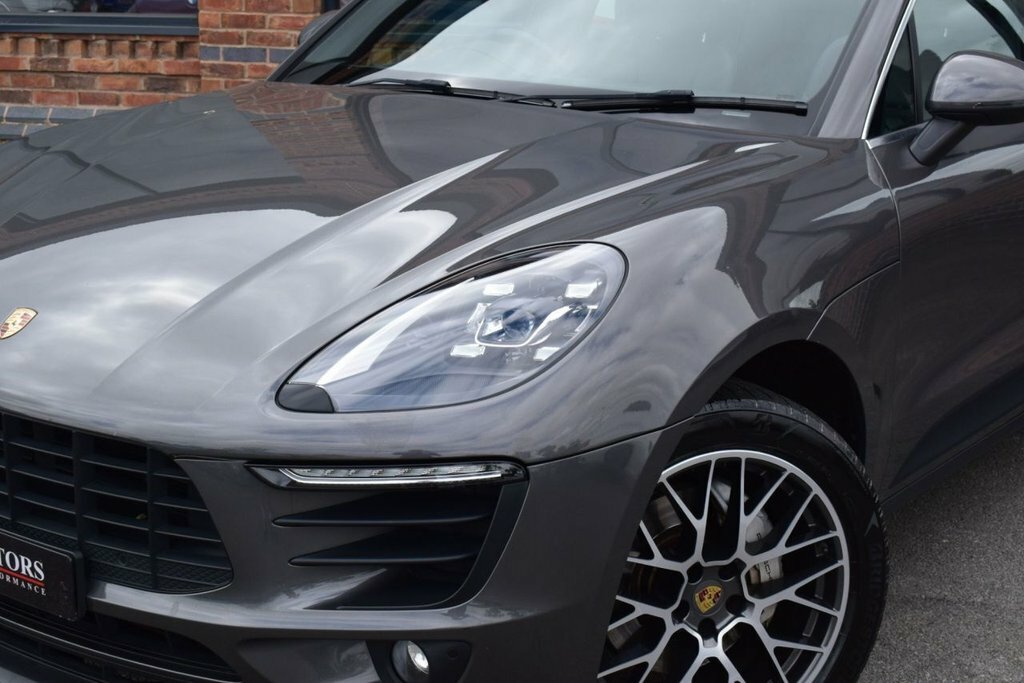 Porsche Macan Black #35