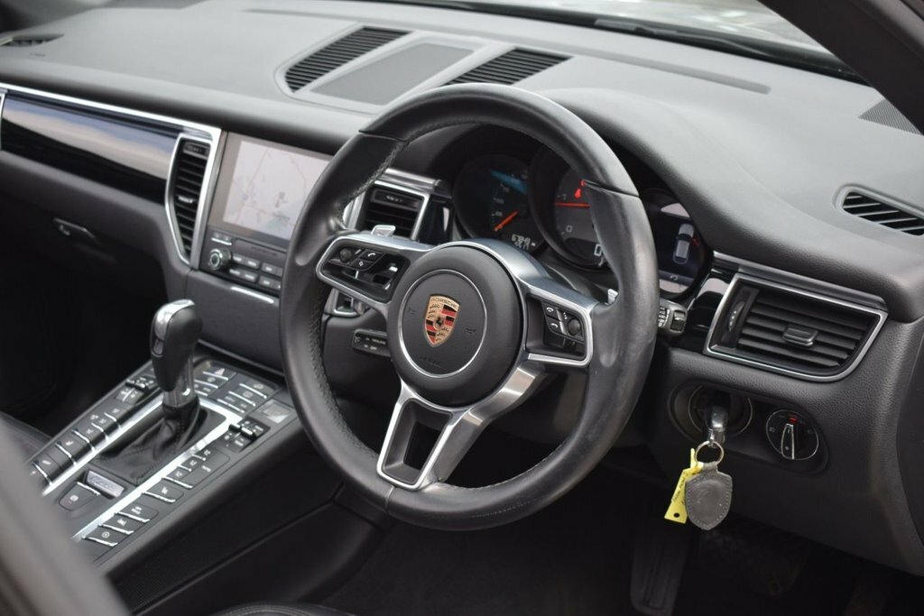 Porsche Macan Black #13