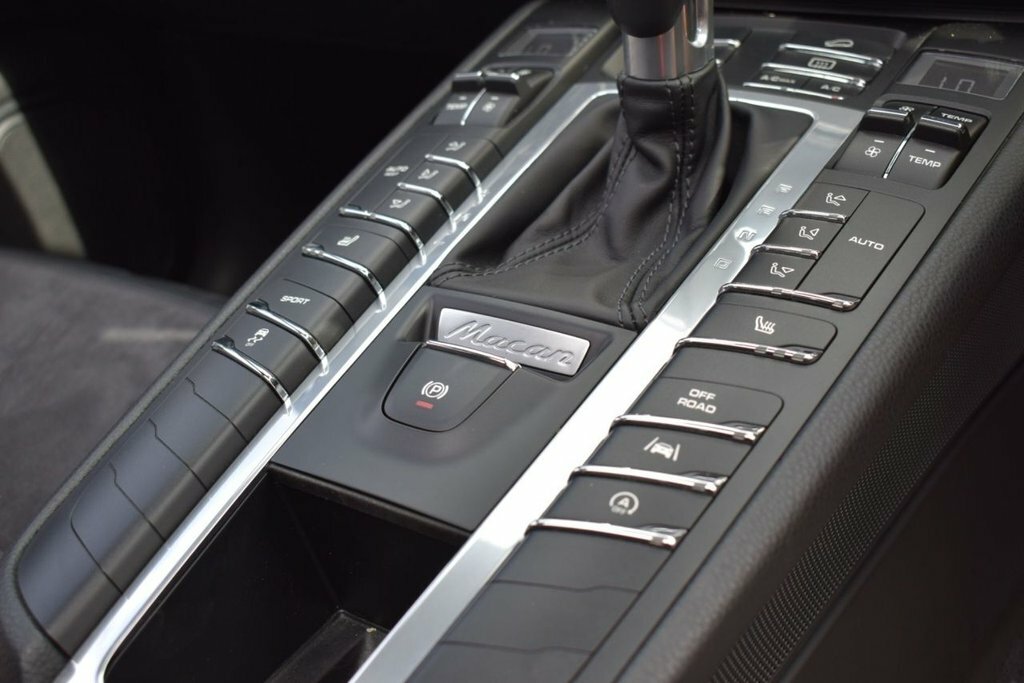 Porsche Macan Black #17