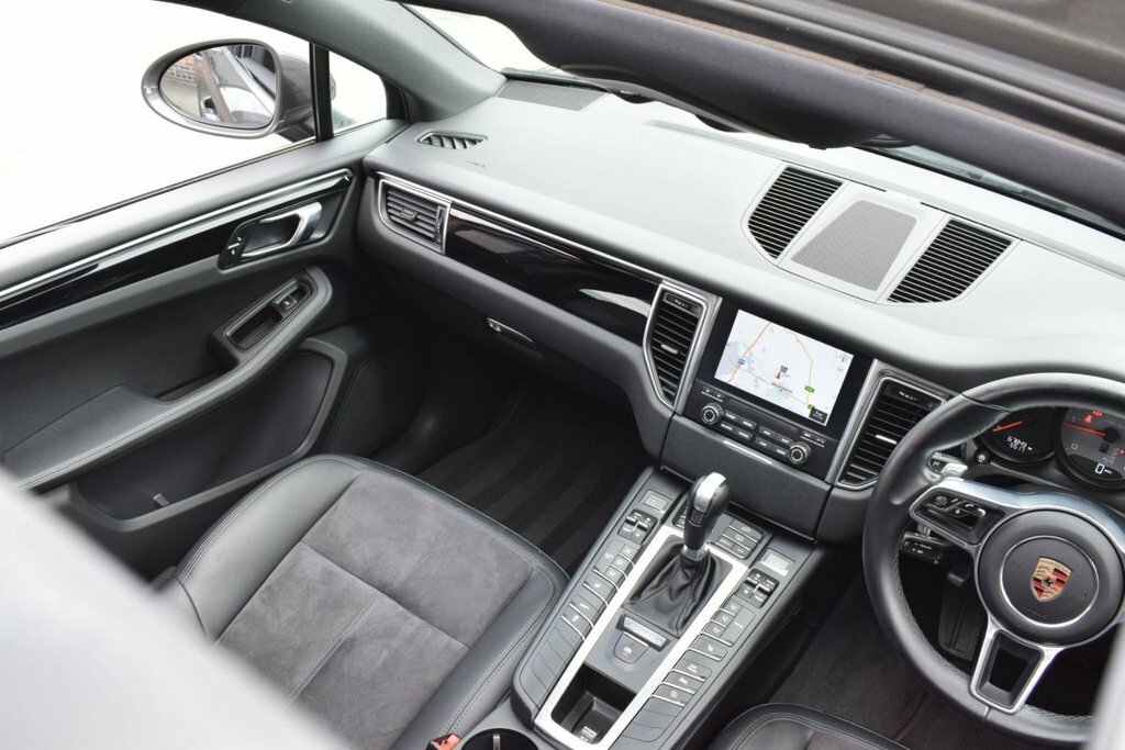 Porsche Macan Black #24