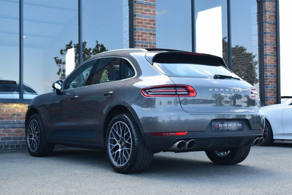 Porsche Macan Black #34