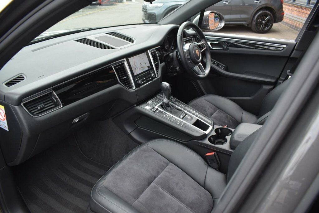 Porsche Macan Black #31