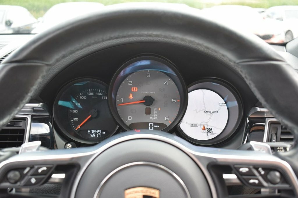 Porsche Macan Black #14