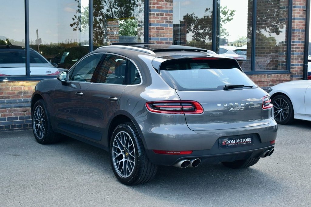Porsche Macan Black #44