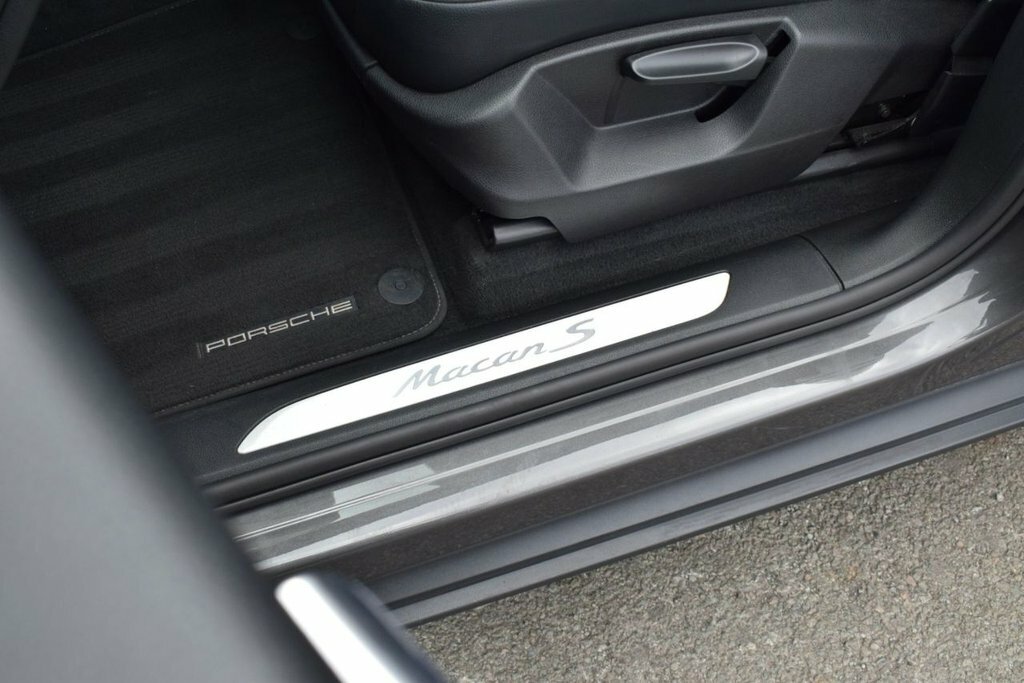 Porsche Macan Black #29