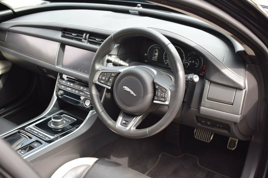 Jaguar XF D Prestige Black #13