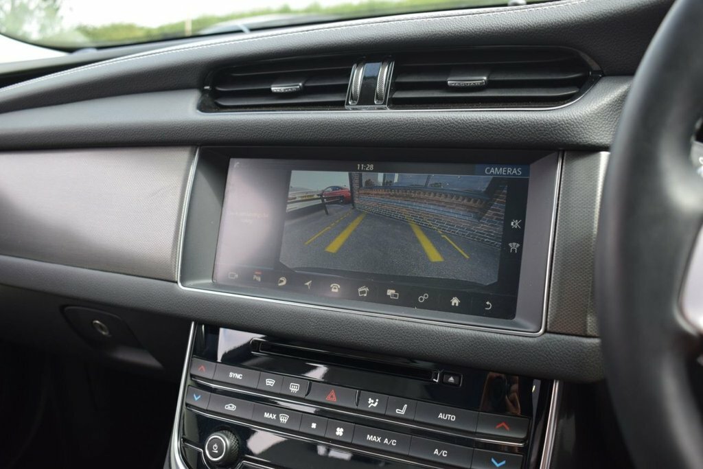 Jaguar XF D Prestige Black #16