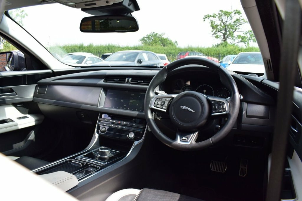 Jaguar XF D Prestige Black #18