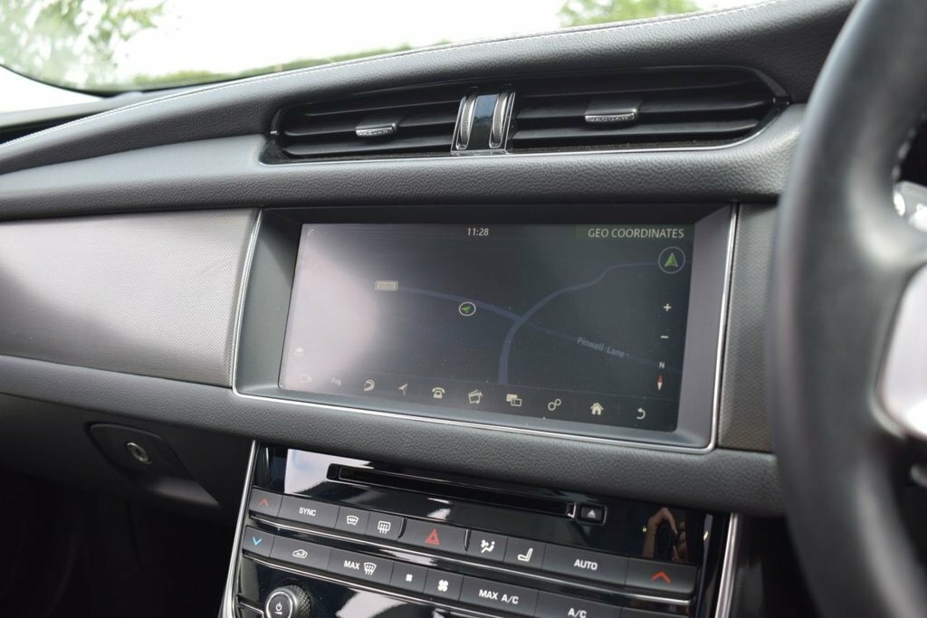 Jaguar XF D Prestige Black #15