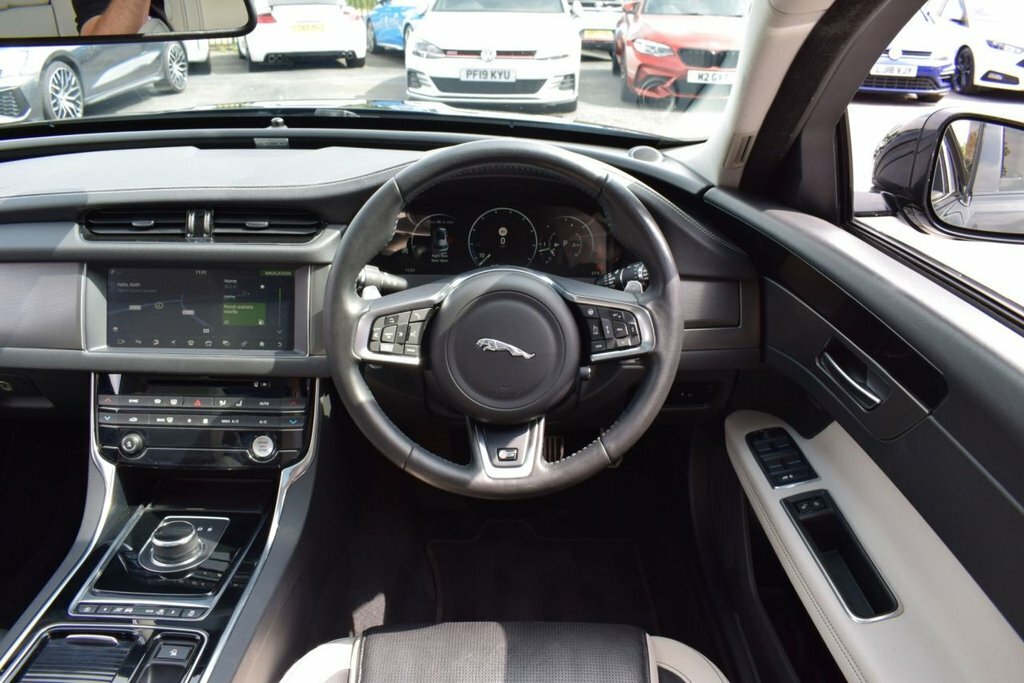 Jaguar XF D Prestige Black #21