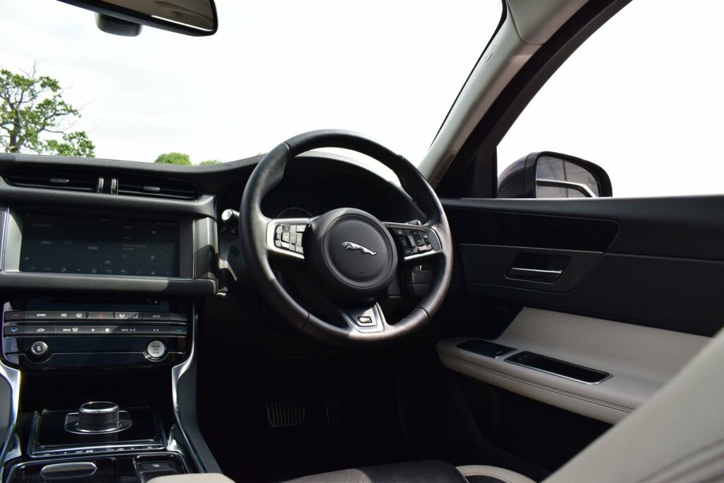 Jaguar XF D Prestige Black #23