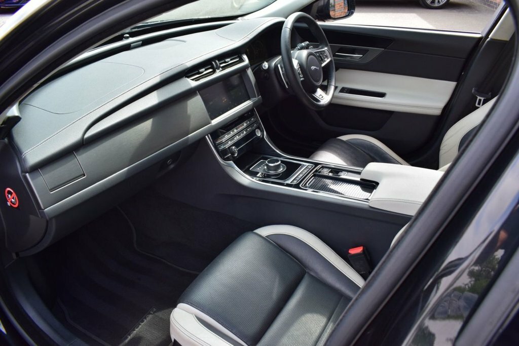 Jaguar XF D Prestige Black #31