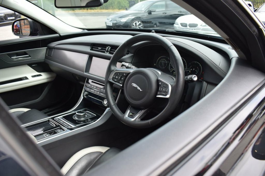 Jaguar XF D Prestige Black #11