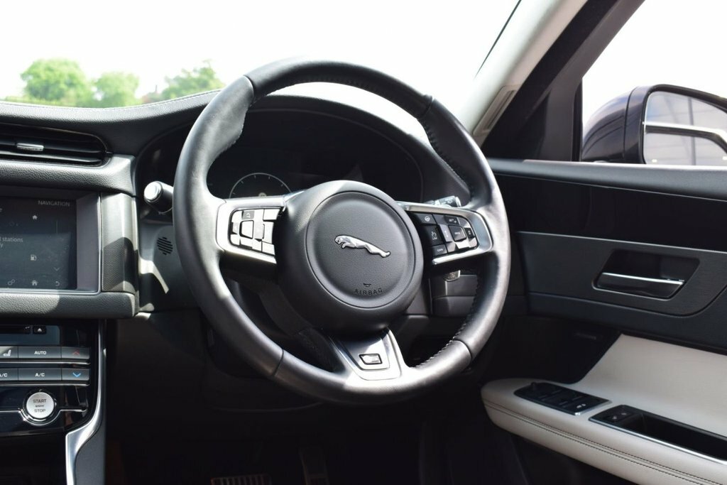 Jaguar XF D Prestige Black #25