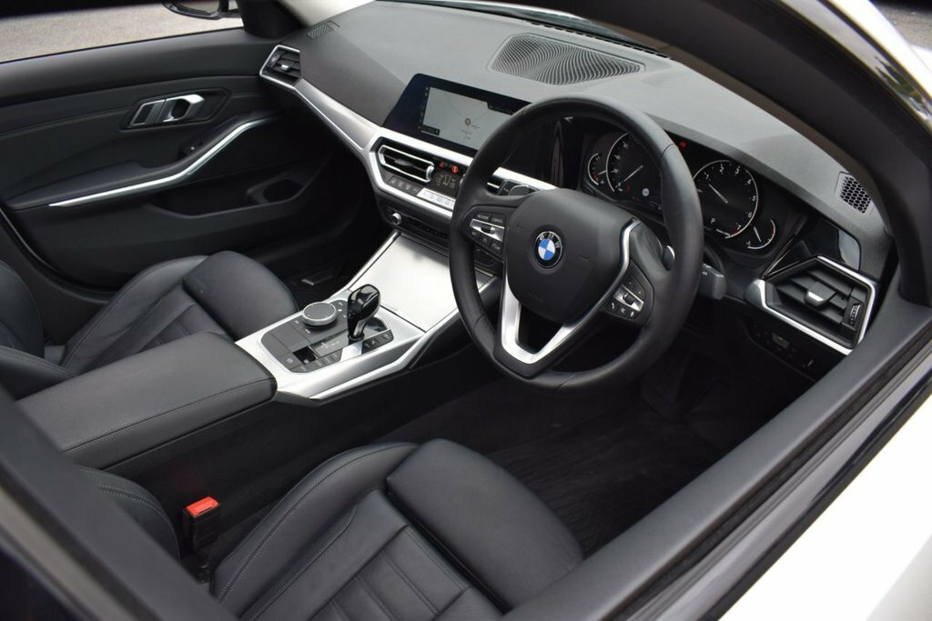 BMW 3 Series 2L Sport LM20GEJ White #3