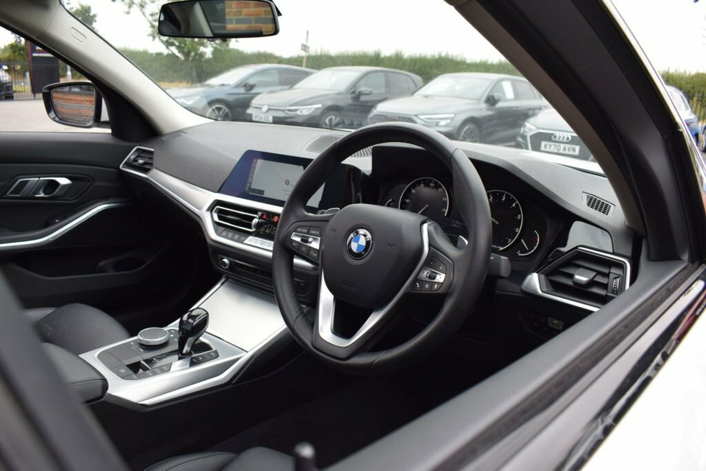 BMW 3 Series 2L Sport LM20GEJ White #5