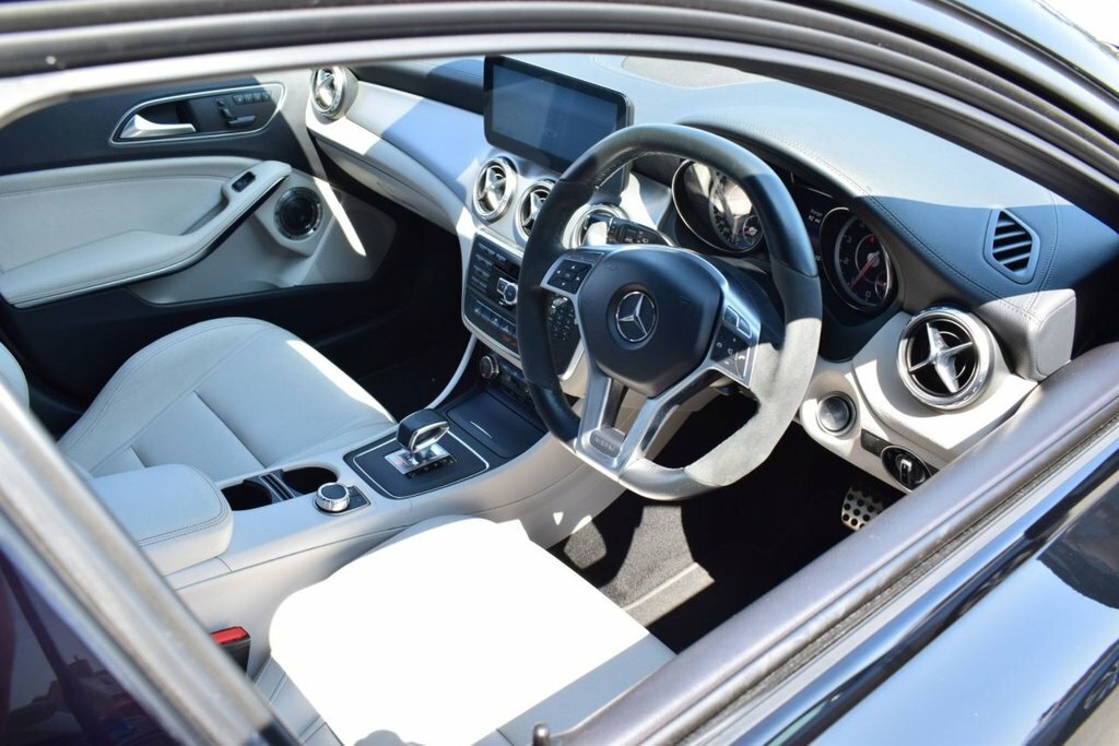 Mercedes-Benz GLA Class 2L Amg Black #3