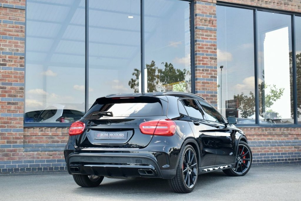 Mercedes-Benz GLA Class 2L Amg Black #2