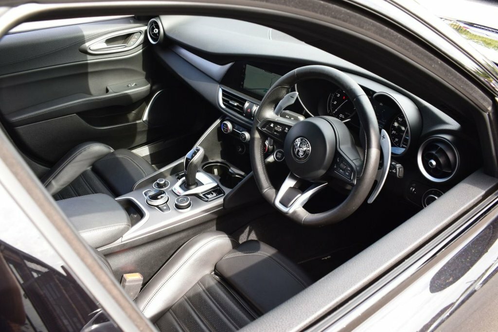 Alfa Romeo Giulia 2L Veloce Black #3