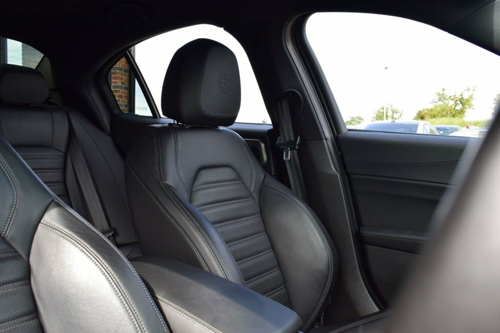 Alfa Romeo Giulia 2L Veloce Black #5