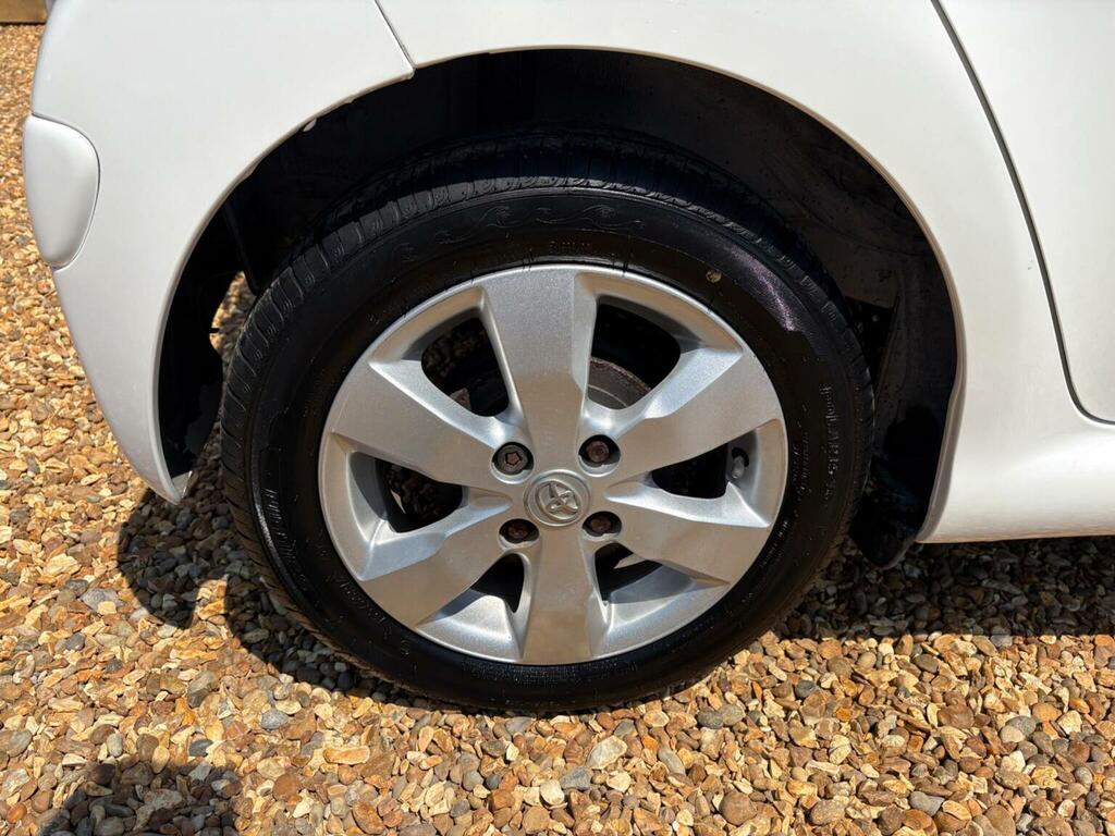 Toyota Aygo Vvt-i Go 67 White #9