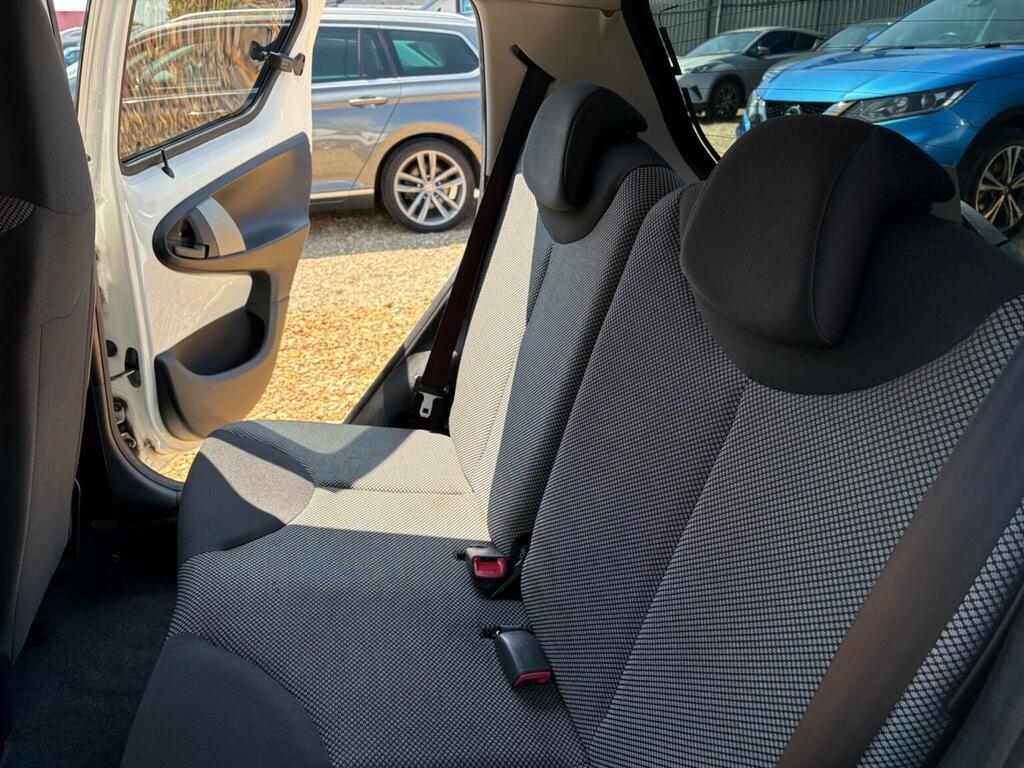 Toyota Aygo Vvt-i Go 67 White #28