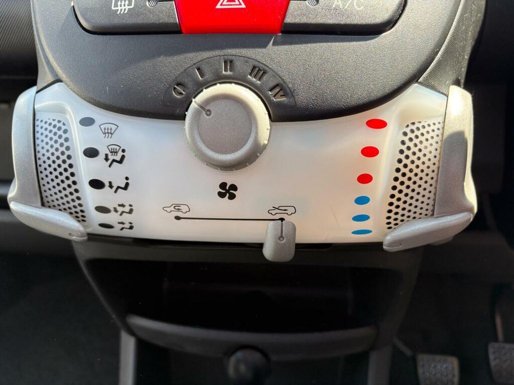 Toyota Aygo Vvt-i Go 67 White #37