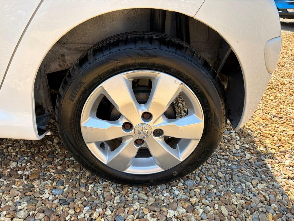Toyota Aygo Vvt-i Go 67 White #12