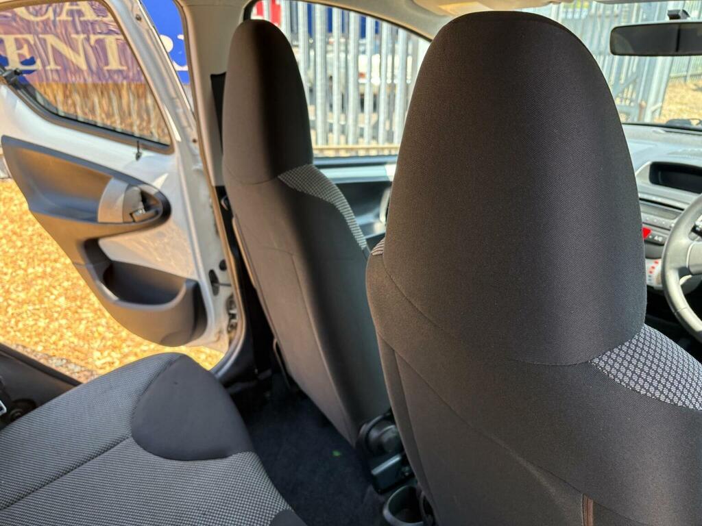 Toyota Aygo Vvt-i Go 67 White #30