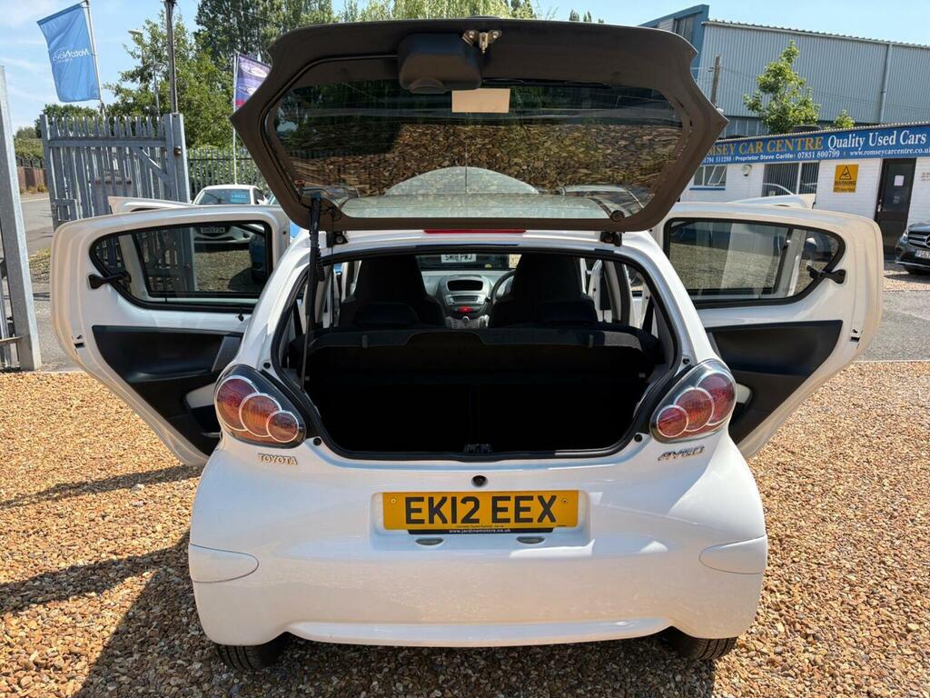 Toyota Aygo Vvt-i Go 67 White #16