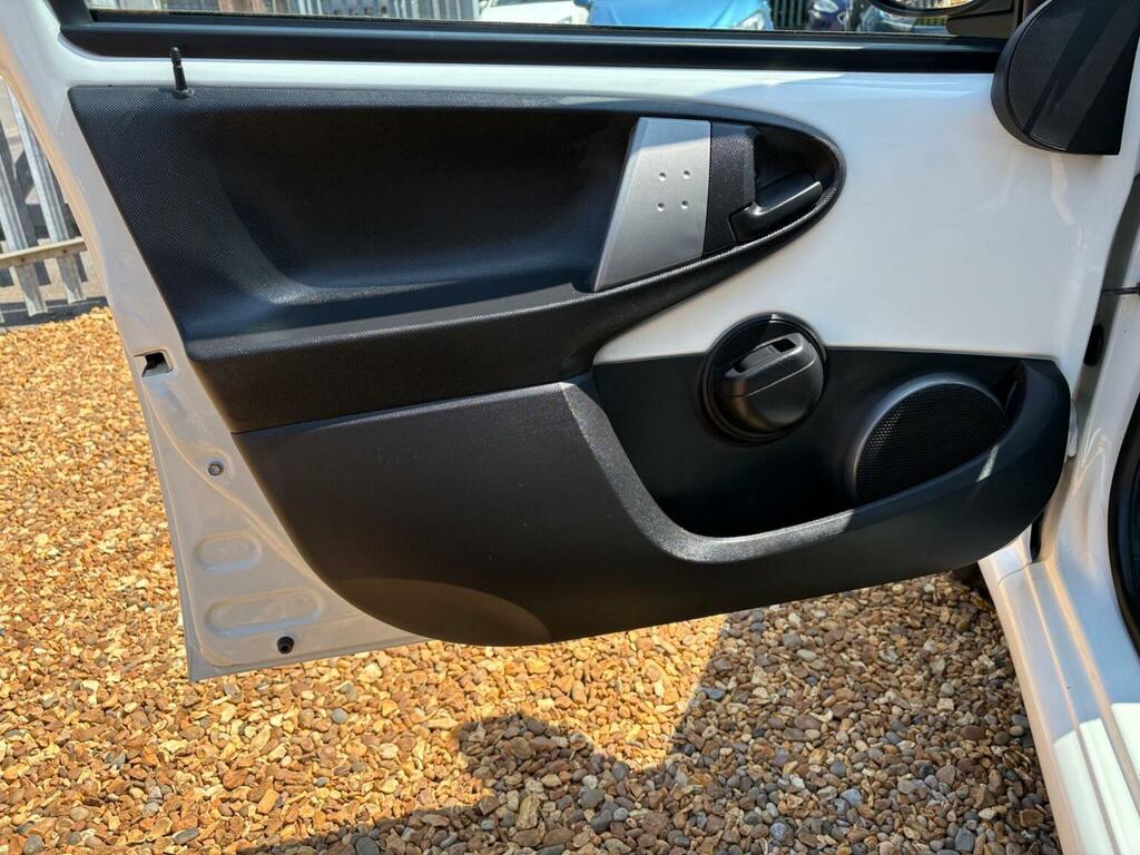 Toyota Aygo Vvt-i Go 67 White #22