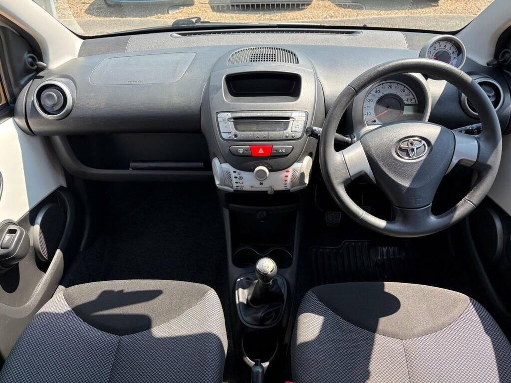 Toyota Aygo Vvt-i Go 67 White #32