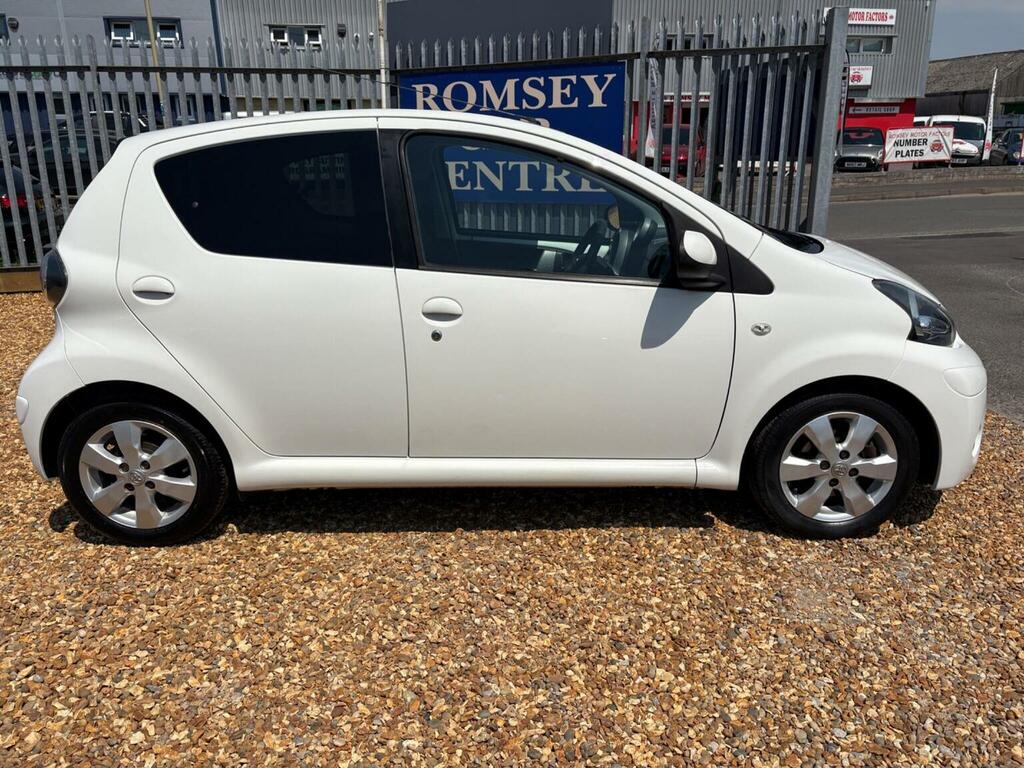 Toyota Aygo Vvt-i Go 67 White #8