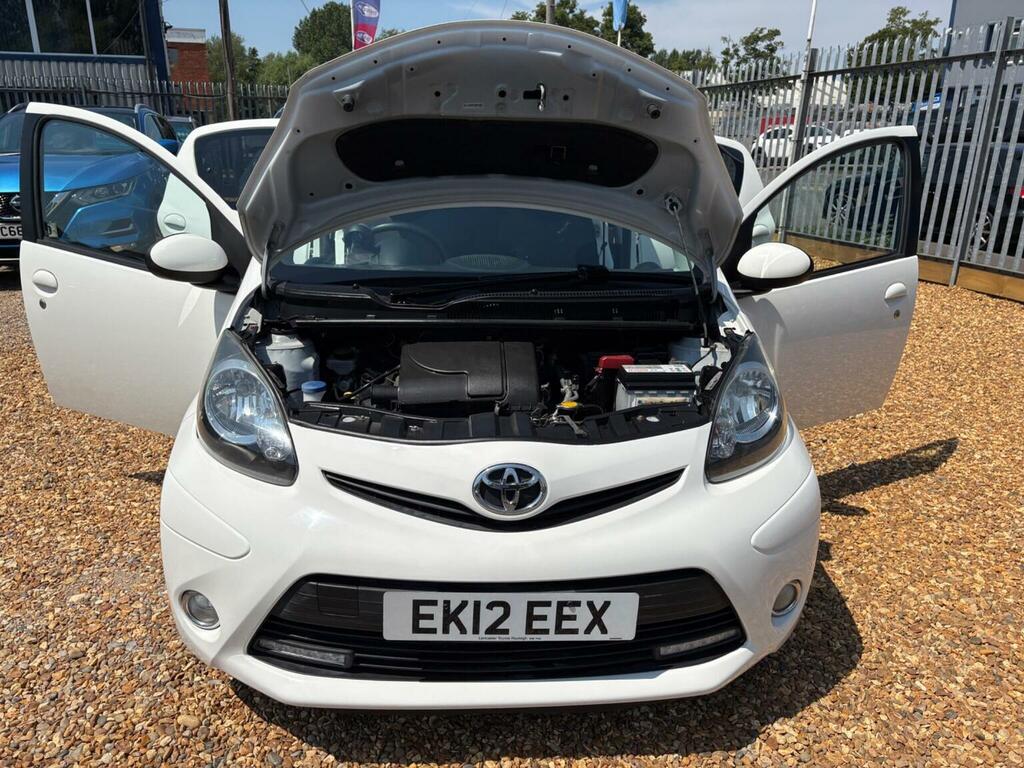 Toyota Aygo Vvt-i Go 67 White #14
