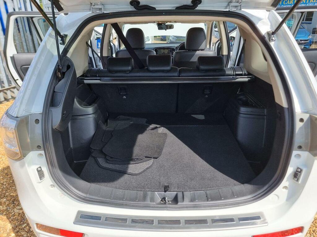 Mitsubishi Outlander 2.0H 12Kwh Gx4hs Suv Plug-in Hybrid Cvt White #16