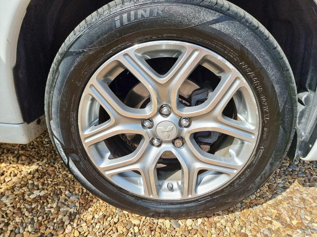 Mitsubishi Outlander 2.0H 12Kwh Gx4hs Suv Plug-in Hybrid Cvt White #20