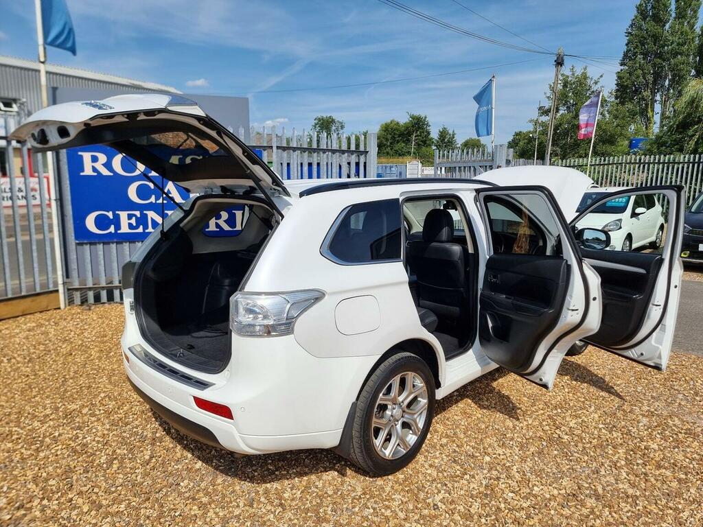 Mitsubishi Outlander 2.0H 12Kwh Gx4hs Suv Plug-in Hybrid Cvt White #18