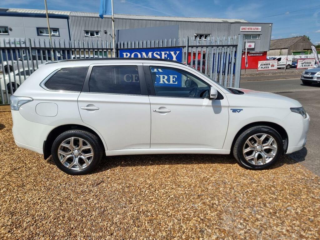 Mitsubishi Outlander 2.0H 12Kwh Gx4hs Suv Plug-in Hybrid Cvt White #8